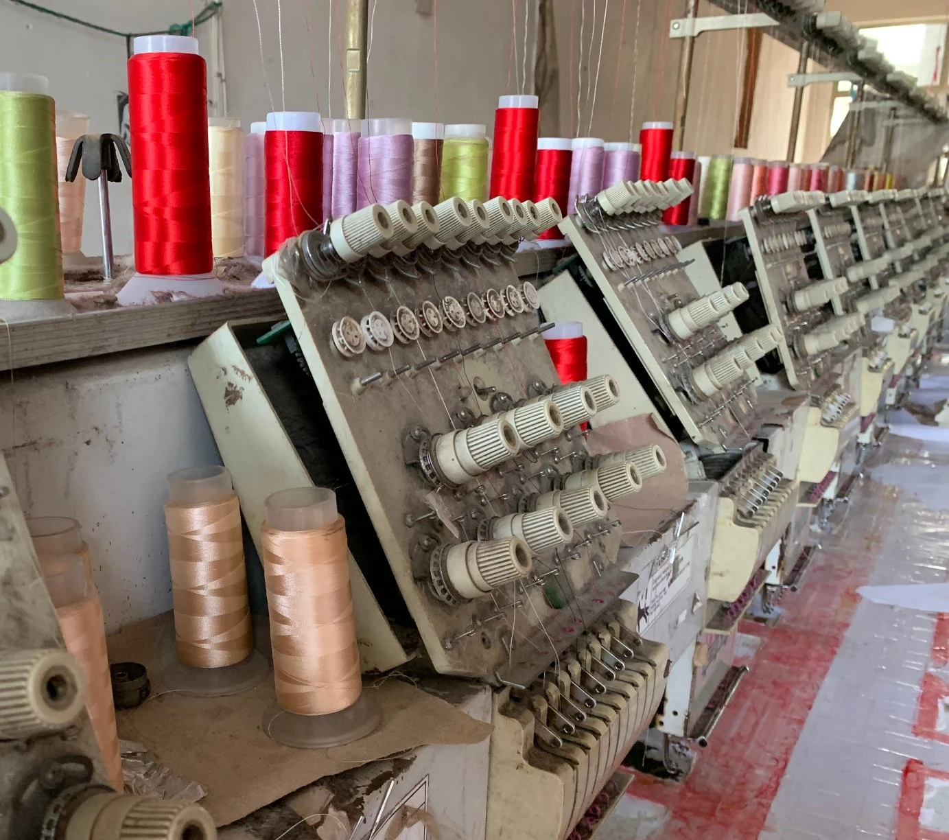 Embroidery machine needles at the Yution workshop